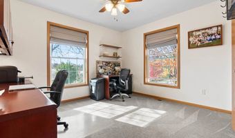 5709 Oak Crest Hill Rd SE, Riverside, IA 52327