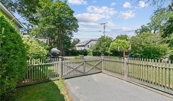 22 Greenough Pl, Newport, RI 02840