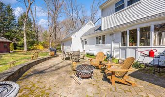 303 Beacon Hill Dr, Cheshire, CT 06410