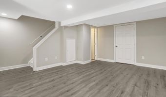 2935 LANDOVER St, Alexandria, VA 22305