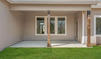 318 Rockers Dr, Baldwin City, KS 66006