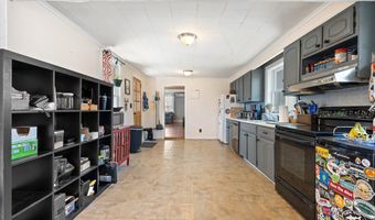 60 6th St, Bangor, ME 04401