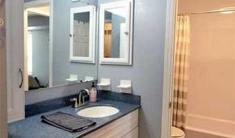 872 Village Brook Ct, Ballwin, MO 63021