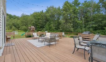 2 Winsome Lea Rd, Falmouth, ME 04105