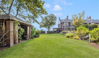 221 Hope St 2, Bristol, RI 02809