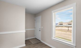 67 W 8TH St, Atlantic Beach, FL 32233