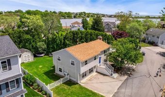60 Brooklyn Rd, Narragansett, RI 02882