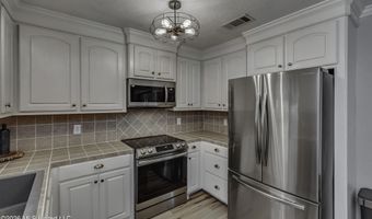 317 Greensboro Dr, Brandon, MS 39047