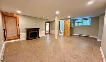 5 Greenfield Ave, Bangor, ME 04401