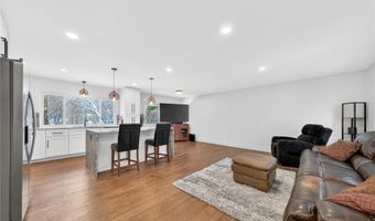 677 Turfwood Dr, Ballwin, MO 63021