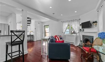 2 Lasalle Pl, Newport, RI 02840