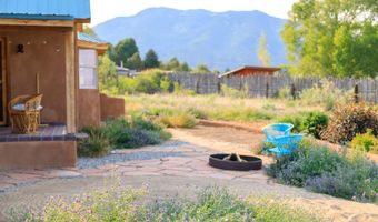 71 Calle Martinez, Arroyo Seco, NM 87514