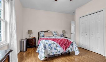 551 Chester Pkwy, Belford, NJ 07718