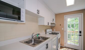 10015 Windjammer Trl, Aurora, OH 44202