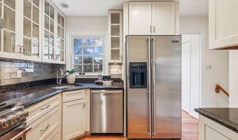 941 N MCKINLEY Rd, Arlington, VA 22205