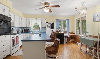 22 N Metcalf Ave, Amboy, IL 61310