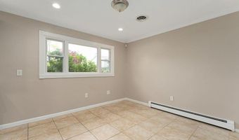 34 Bell St, Bayville, NJ 08721