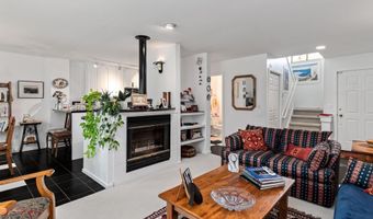 26 Lake Forest Dr, Burlington, VT 05401