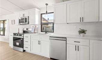 74 Bayview Park, Middletown, RI 02842
