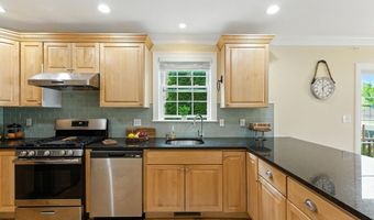 582 Trapelo Rd 582, Belmont, MA 02478