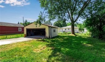 689 Longmeadow Rd, Amherst, NY 14226