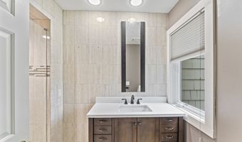 12 Boulevard Dr 21-130, Danbury, CT 06810