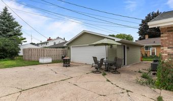 2415 N LOCUST St, Appleton, WI 54914