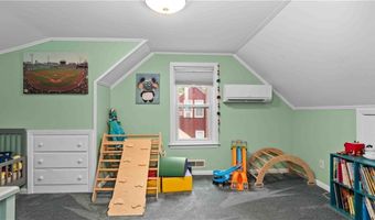 74 Algonquin Rd, East Providence, RI 02916