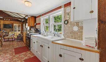 28 Chapel St, Augusta, ME 04330