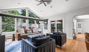 70 Baldwin Orchard Dr, Cranston, RI 02920