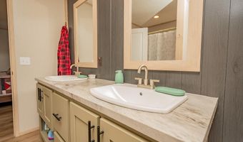 3 Back Rd, Abbot, ME 04406