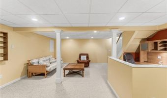 34 Crestwood Ln, Charlestown, RI 02813