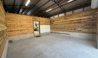379 Lakepoint Rd, Alford, FL 32420