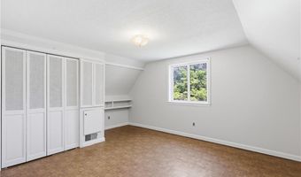 32 Briarwood Rd, Lincoln, RI 02865