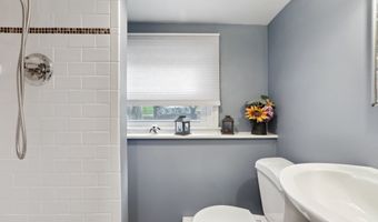 1 Parkwood Terrace Dr, Danbury, CT 06811