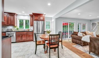 9 Arapaho Rd, Brookfield, CT 06804