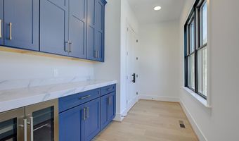 48 A E LAKE Dr, Annapolis, MD 21403