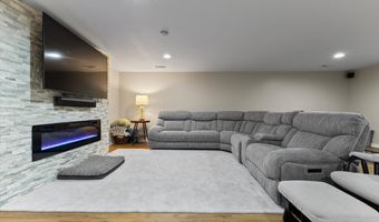 707 18th St SE, Altoona, IA 50009