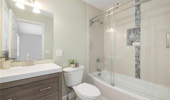 231 Maple Ave 204, Newport, RI 02840