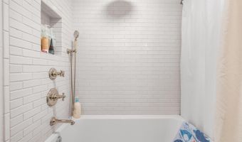 4004 ESTABROOK Dr, Annandale, VA 22003