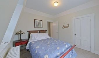 36 Dixon St, Newport, RI 02840