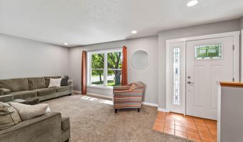 2401 White Oak Dr, Ames, IA 50014