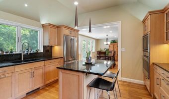 2 Doris Rd, Bedford, MA 01730