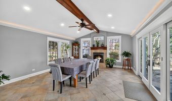 24 W Berkley Dr, Arlington Heights, IL 60004