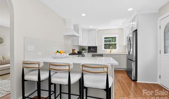 3617 Woodleaf Rd, Charlotte, NC 28205