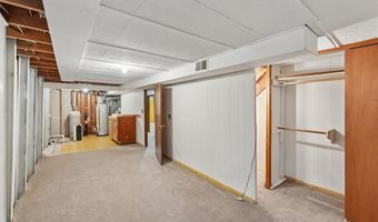 2818 Eisenhower Ave, Ames, IA 50010