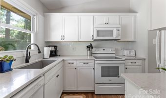 10 Muirfield Dr, Arden, NC 28704