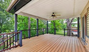 863 Woods Mill Rd, Ballwin, MO 63011