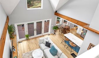 11 Pequot Ln, Hopkinton, RI 02804
