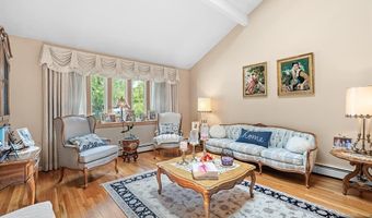 2 Violet Ct, Bergenfield, NJ 07621